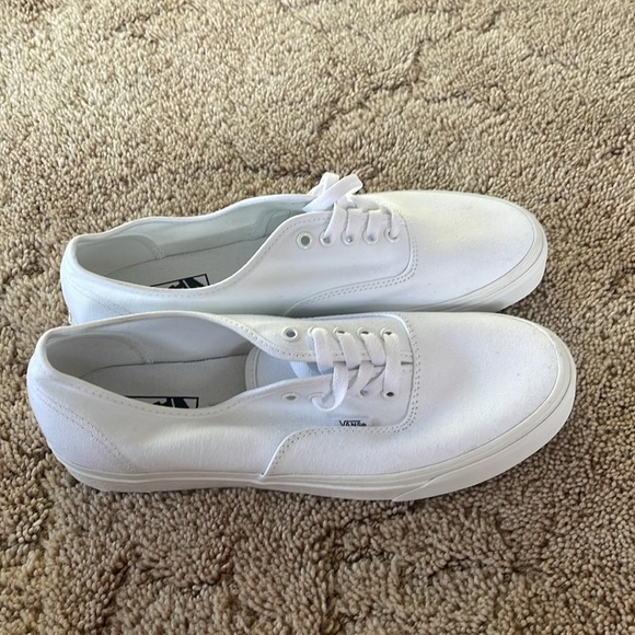 White vans - Picture 7 of 7